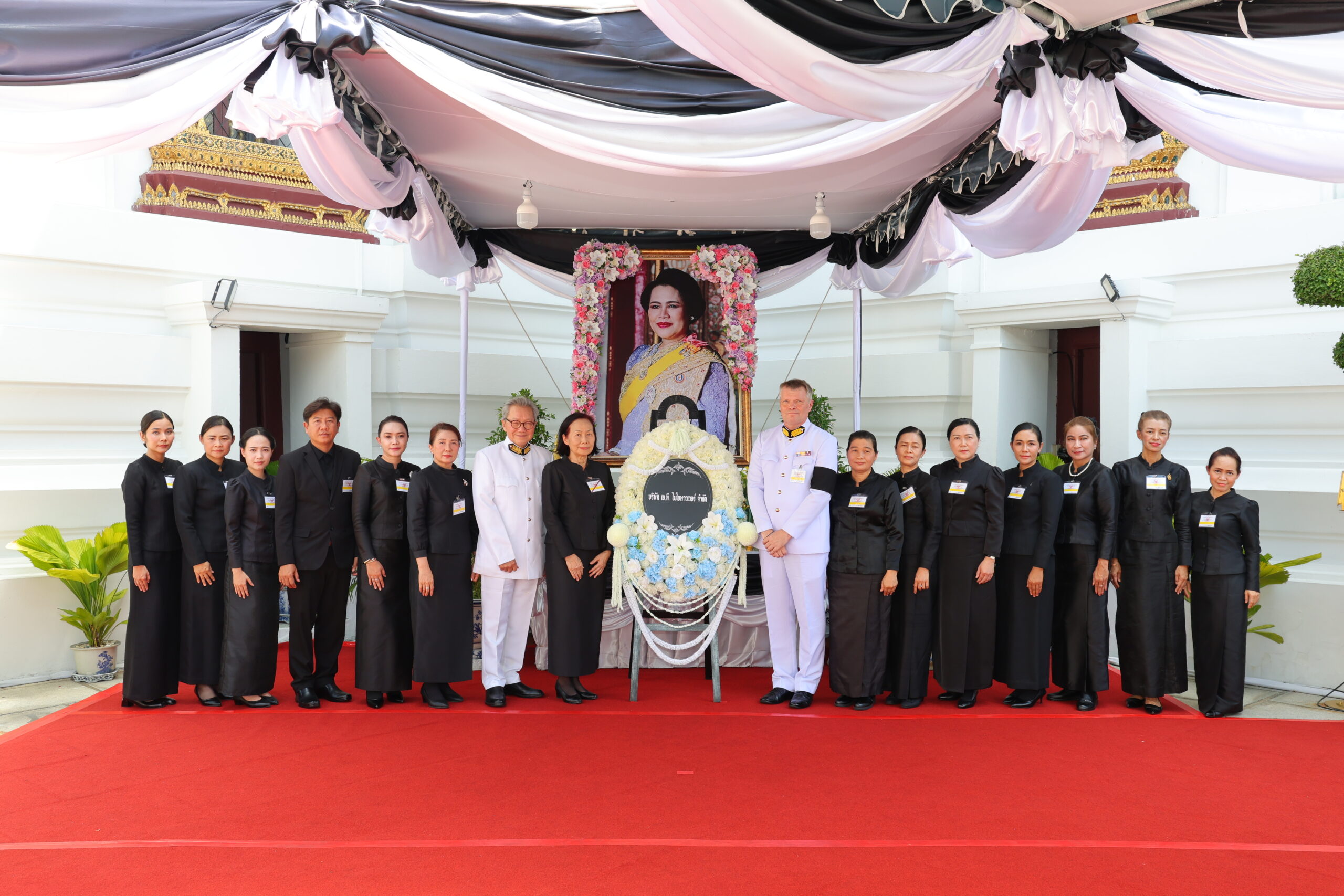 ร่วมเป็นเจ้าภาพบำเพ็ญกุศลถวายพระบรมศพ สมเด็จพระนางเจ้าสิริกิติ์ พระบรมราชินีนาถ  พระบรมราชชนนีพันปีหลวง